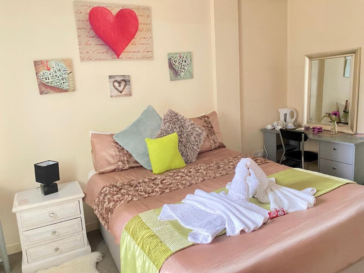 Lovely Double Room With Private Bathroom And Double Room With Shared Toilet & Parking Free Единбург Екстер'єр фото