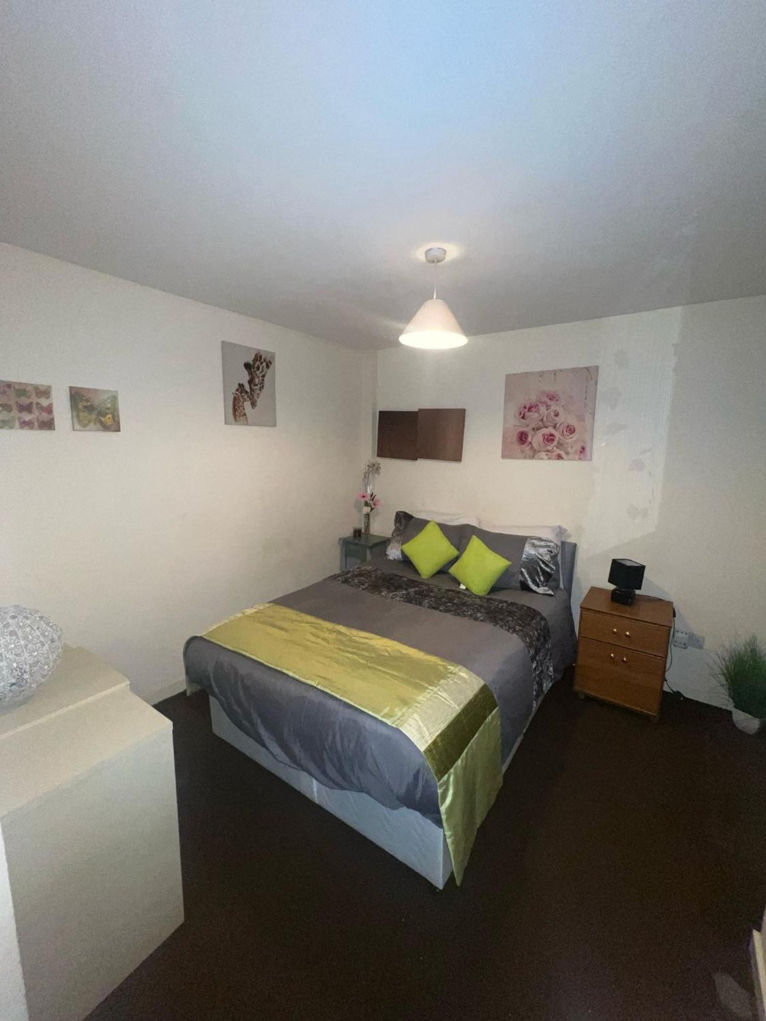 Lovely Double Room With Private Bathroom And Double Room With Shared Toilet & Parking Free Единбург Екстер'єр фото